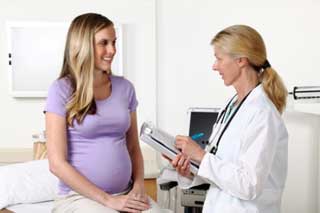 беременная девушка у врача